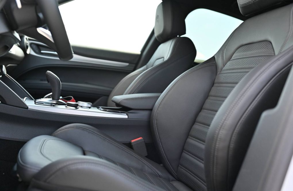 Alfa-Romeo-Stelvio-20-Turbo-Veloce-Q4-AT-25