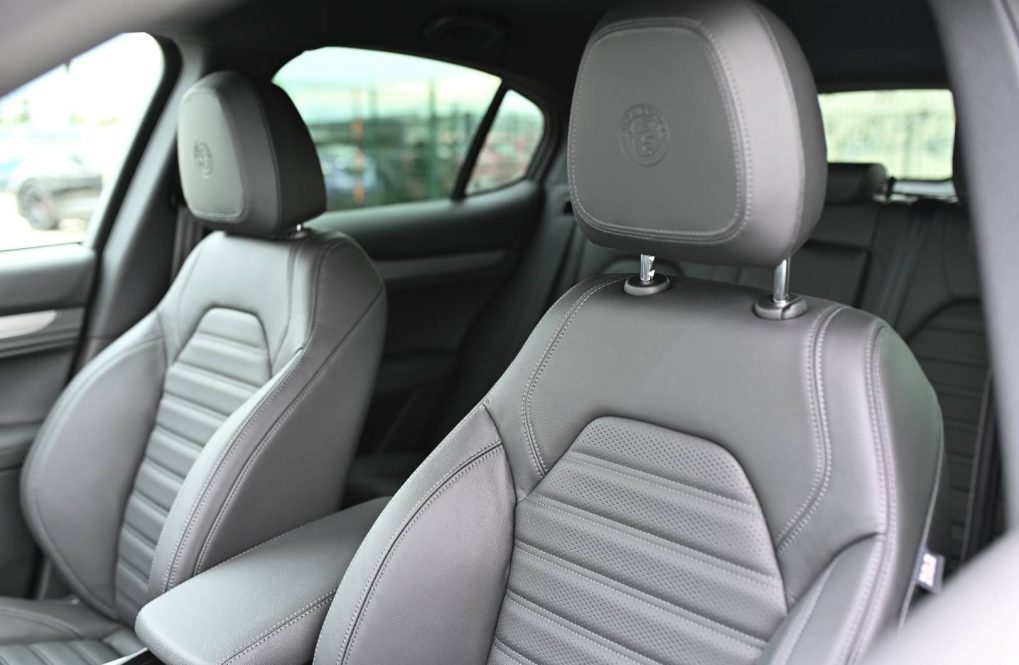 Alfa-Romeo-Stelvio-20-Turbo-Veloce-Q4-AT-25