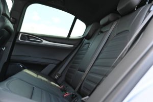 Alfa-Romeo-Stelvio-20-Turbo-Veloce-Q4-AT-27