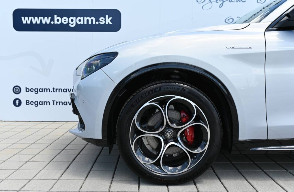 Alfa-Romeo-Stelvio-20-Turbo-Veloce-Q4-AT-5