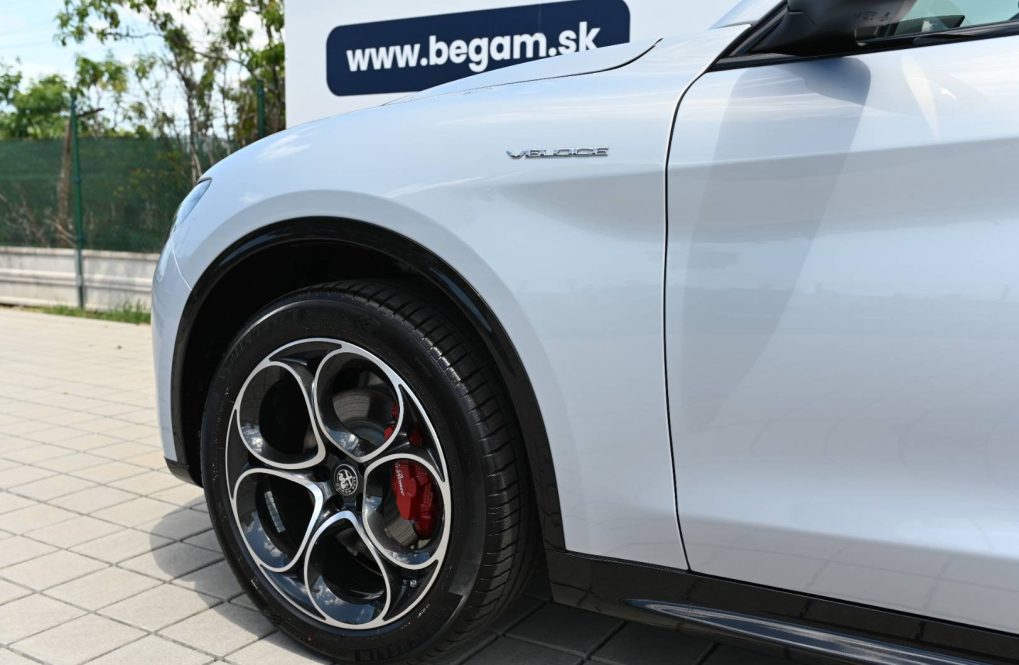 Alfa-Romeo-Stelvio-20-Turbo-Veloce-Q4-AT-6