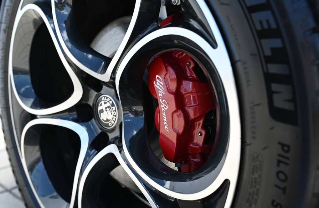 Alfa-Romeo-Stelvio-20-Turbo-Veloce-Q4-AT-8
