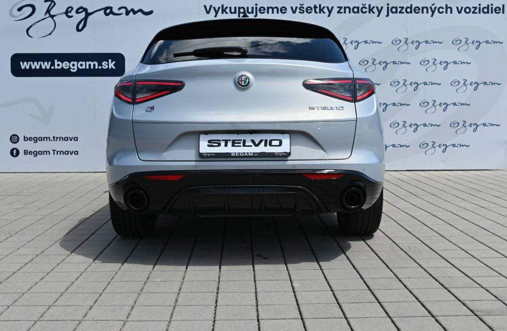 Alfa-Romeo-Stelvio-20-Turbo-Veloce-Q4-AT-9