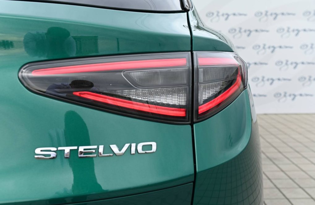 Alfa-Romeo-Stelvio-20-Turbo-Veloce-Q4-AT-9