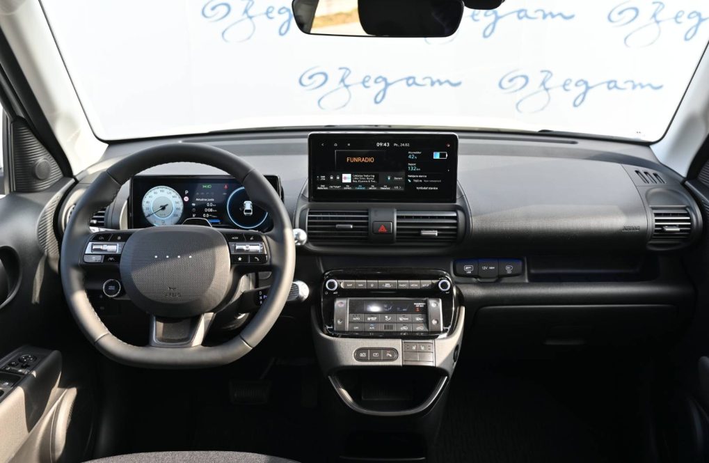 Hyundai-Inster-49kWh-Family-14