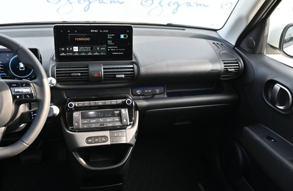 Hyundai-Inster-49kWh-Family-16