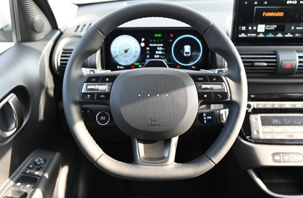 Hyundai-Inster-49kWh-Family-17