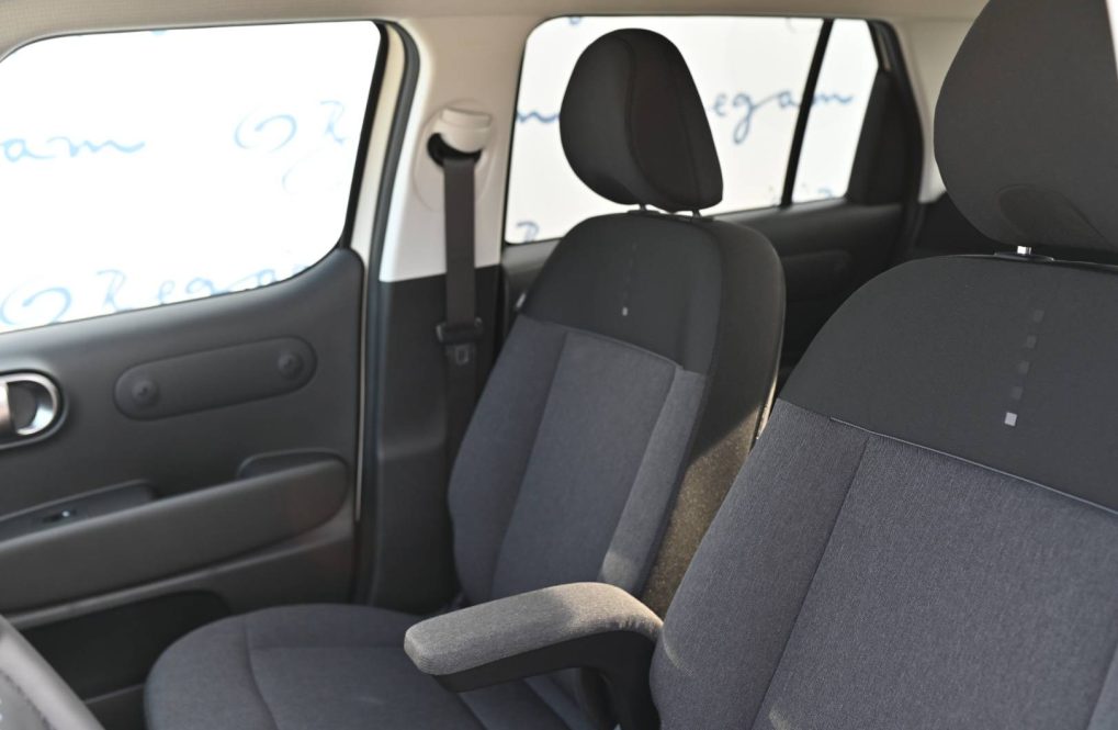Hyundai-Inster-49kWh-Family-34