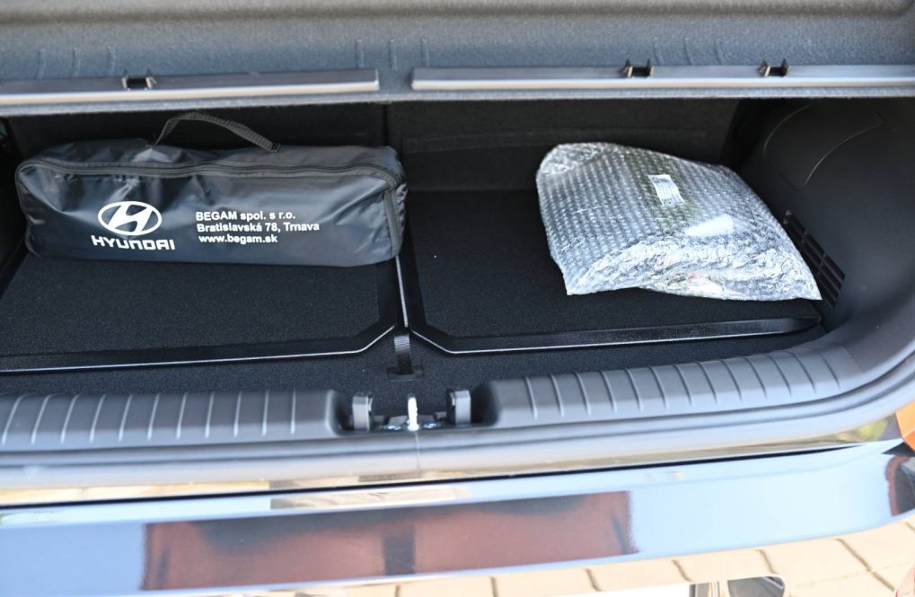 Hyundai-Inster-49kWh-Family-8