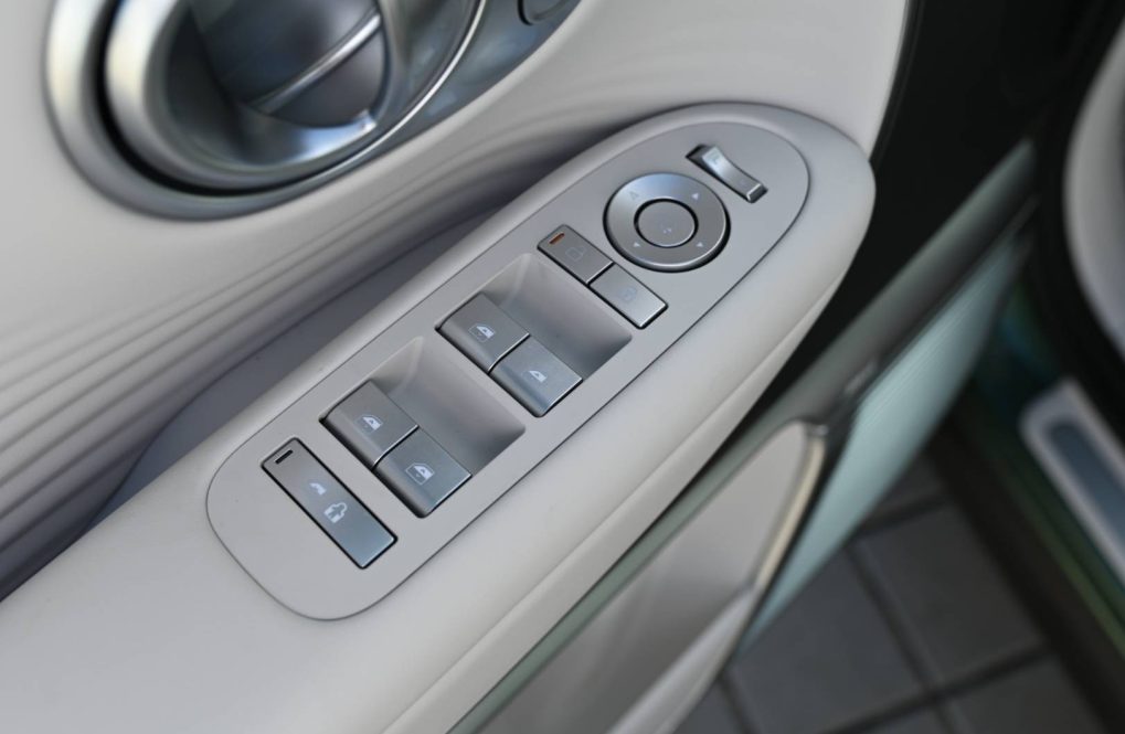 Hyundai-Ioniq-9-16