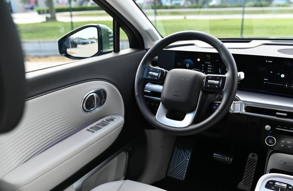Hyundai-Ioniq-9-17