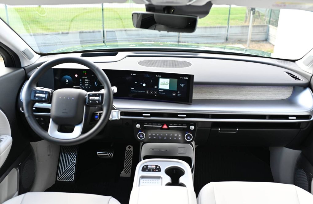 Hyundai-Ioniq-9-19