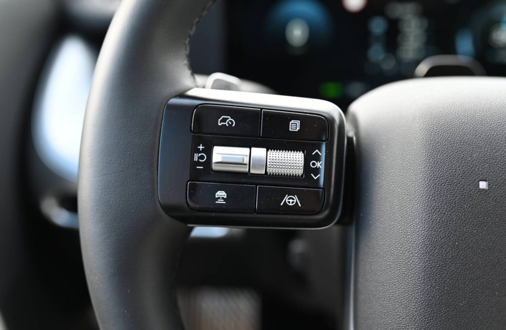 Hyundai-Ioniq-9-23