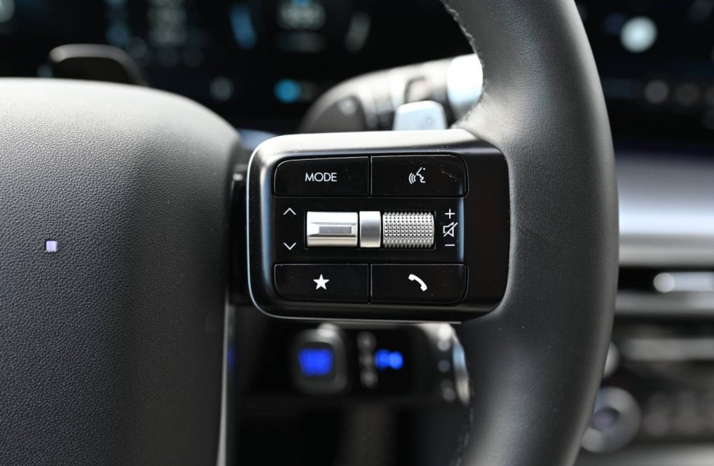 Hyundai-Ioniq-9-24