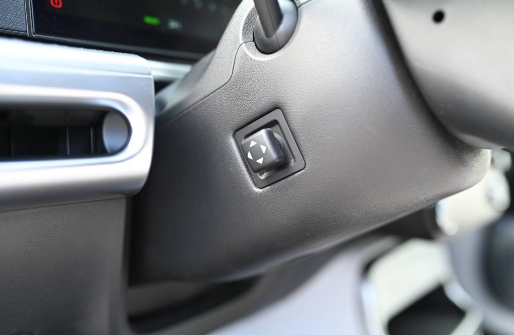 Hyundai-Ioniq-9-25