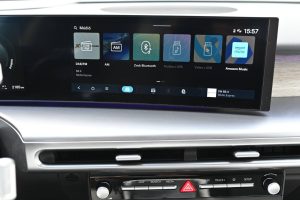 Hyundai-Ioniq-9-32