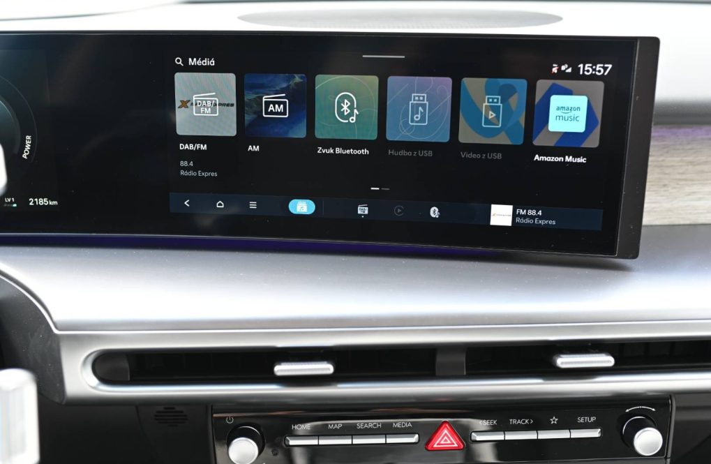 Hyundai-Ioniq-9-32