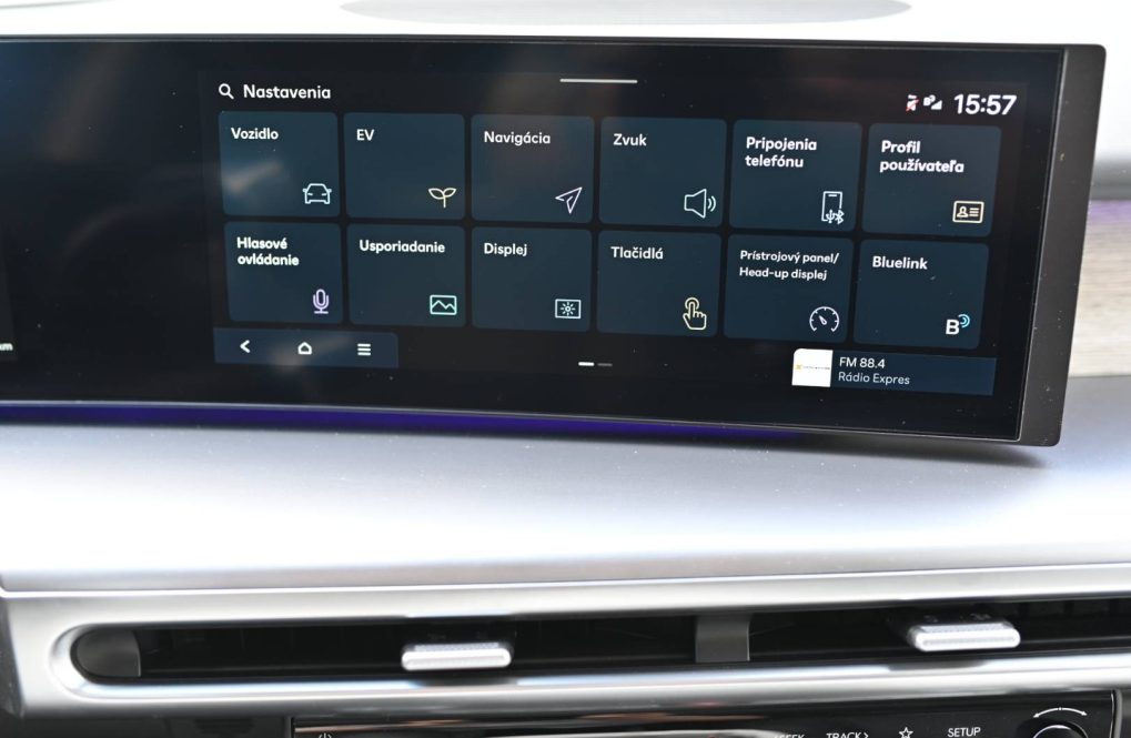 Hyundai-Ioniq-9-33