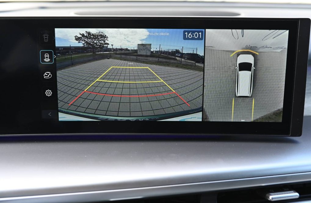 Hyundai-Ioniq-9-37