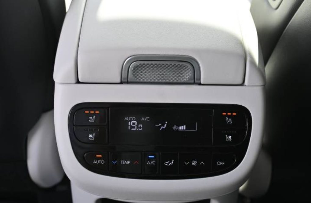 Hyundai-Ioniq-9-39