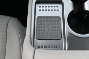 Hyundai-Ioniq-9-52