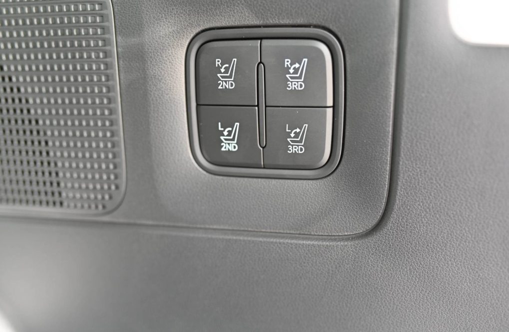 Hyundai-Ioniq-9-59
