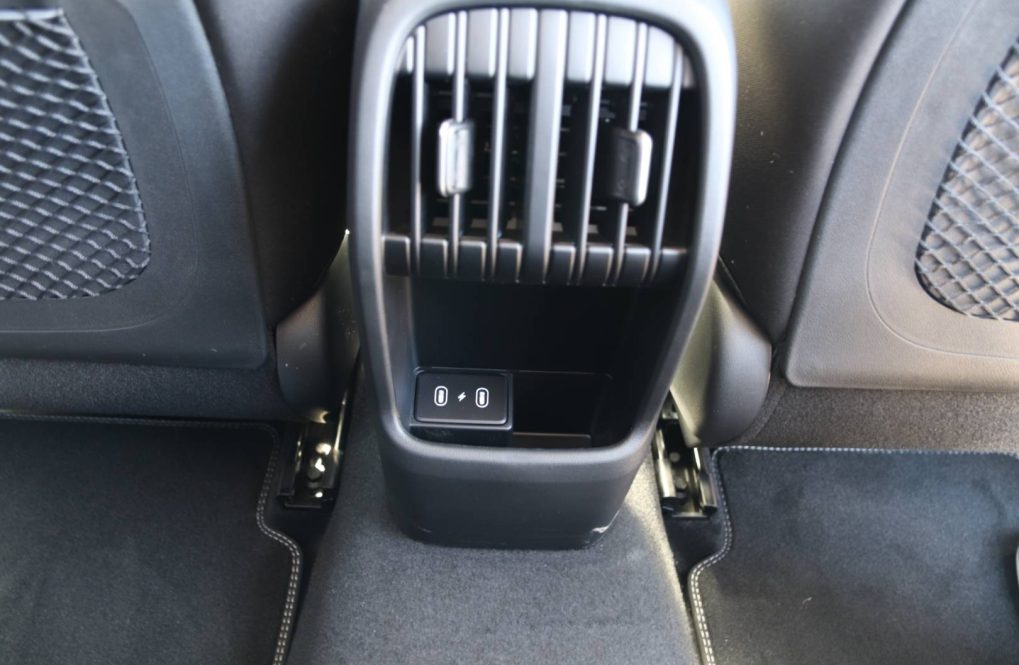 Hyundai-Kona-16-T-GDi-Family-AT-14