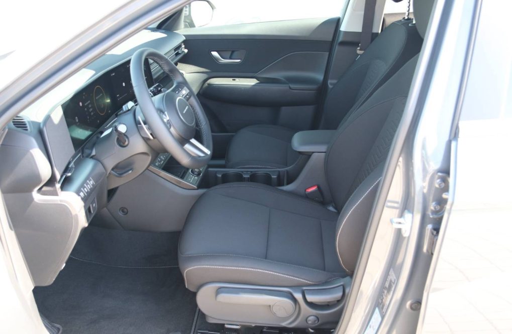 Hyundai-Kona-16-T-GDi-Family-AT-15