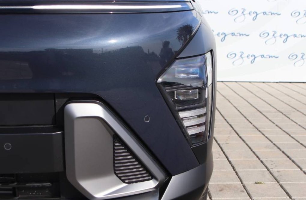 Hyundai-Kona-16-T-GDi-Family-AT-2