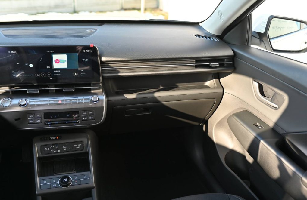 Hyundai-Kona-EV-Style-648kWh-150kW-MY26-12