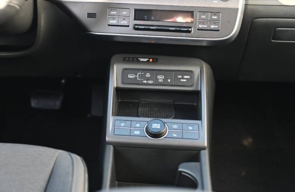 Hyundai-Kona-EV-Style-648kWh-150kW-MY26-17