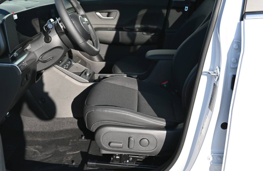 Hyundai-Kona-EV-Style-648kWh-150kW-MY26-18