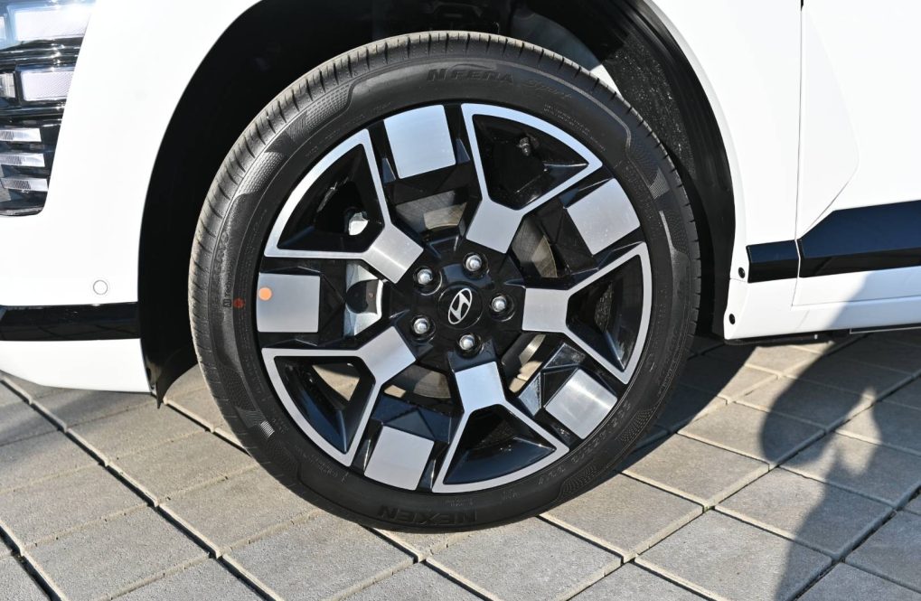 Hyundai-Kona-EV-Style-648kWh-150kW-MY26-4