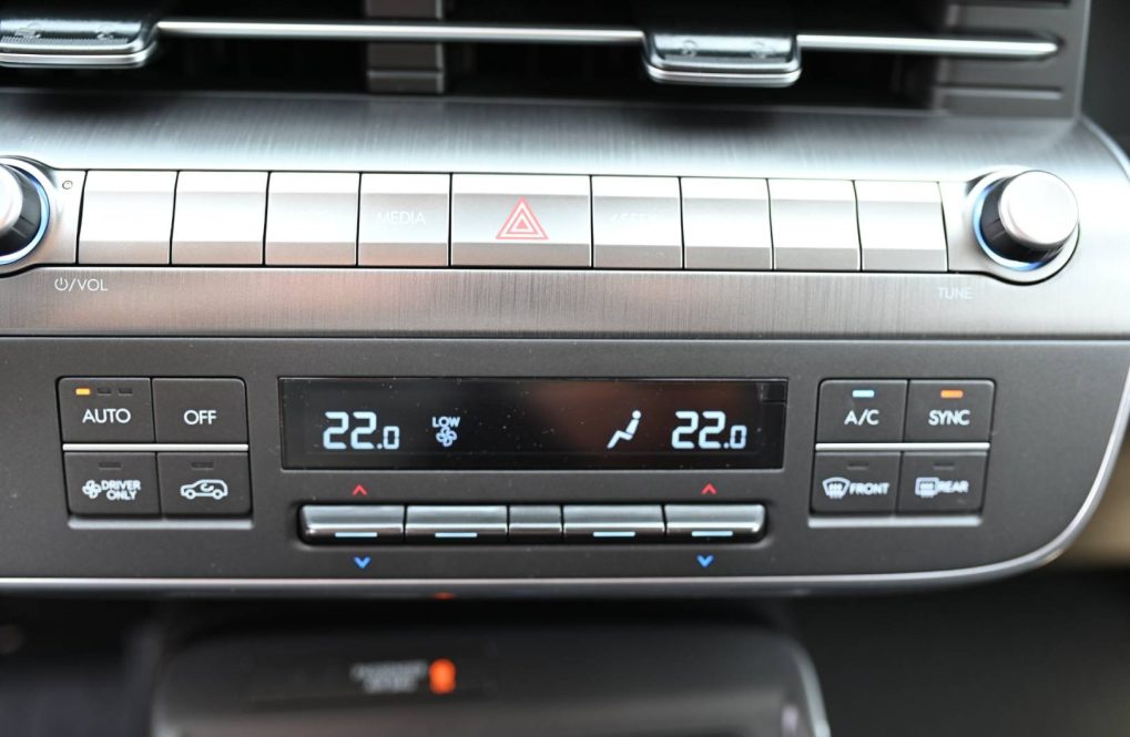 Hyundai-Kona-HEV-Family-AT-18