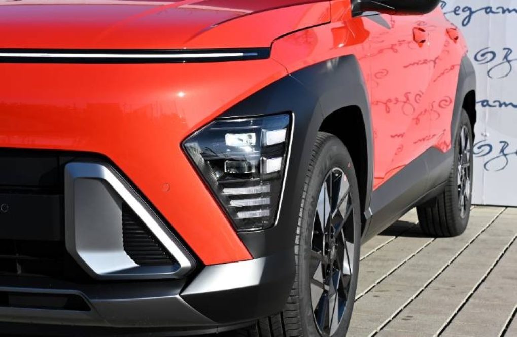 Hyundai-Kona-HEV-Family-AT-3