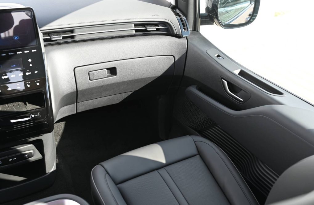 Hyundai-Staria-16T-GDi-HEV-Luxury-7S-4x2-6AT-10