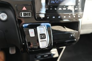 Hyundai-Staria-16T-GDi-HEV-Luxury-7S-4x2-6AT-15