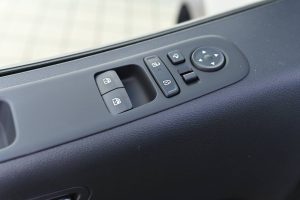 Hyundai-Staria-16T-GDi-HEV-Luxury-7S-4x2-6AT-17
