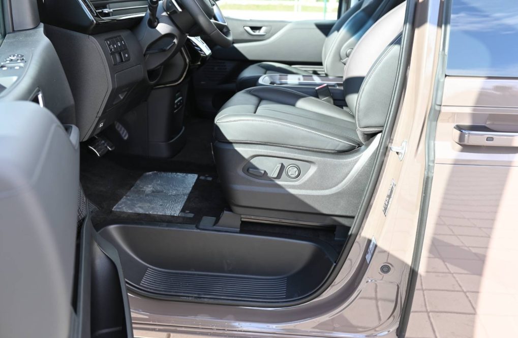 Hyundai-Staria-16T-GDi-HEV-Luxury-7S-4x2-6AT-18