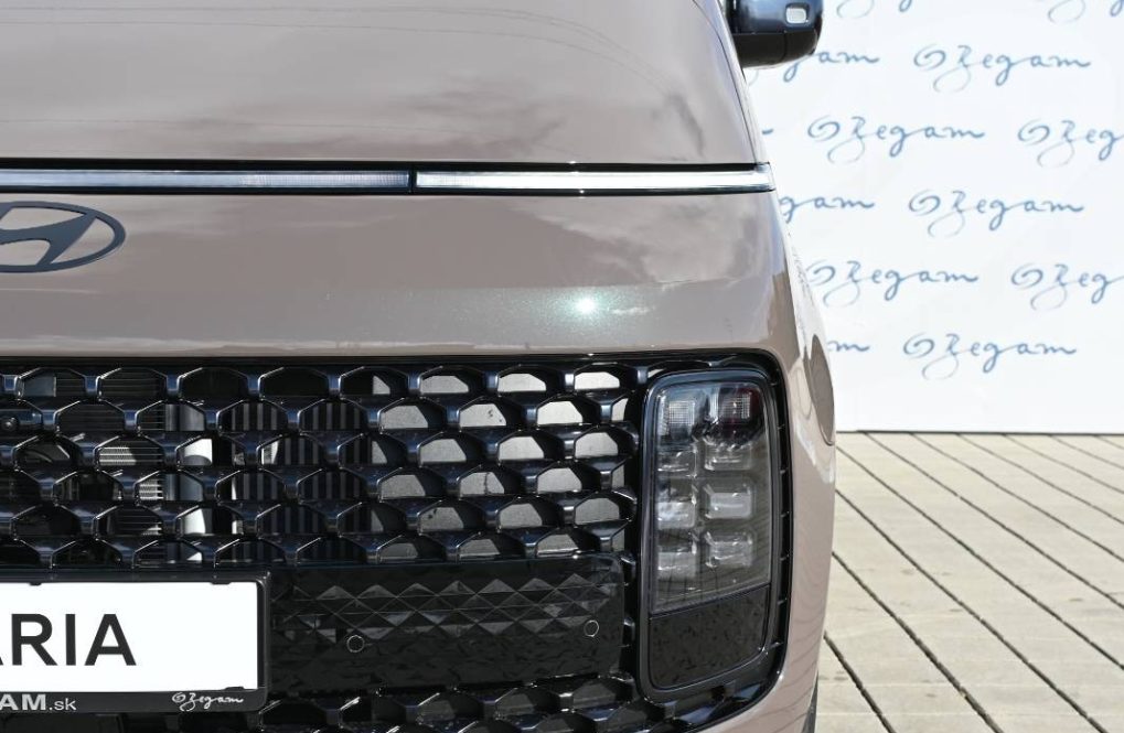 Hyundai-Staria-16T-GDi-HEV-Luxury-7S-4x2-6AT-2