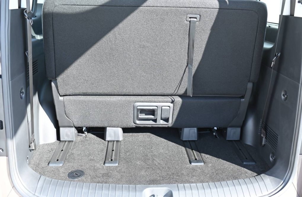 Hyundai-Staria-16T-GDi-HEV-Luxury-7S-4x2-6AT-23