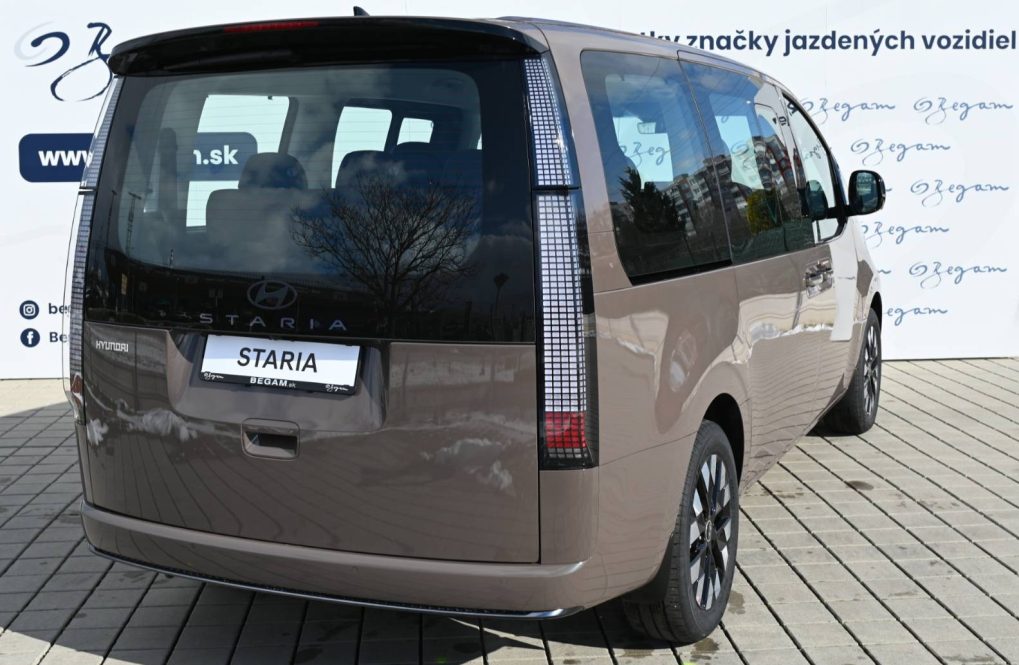 Hyundai-Staria-16T-GDi-HEV-Luxury-7S-4x2-6AT-4