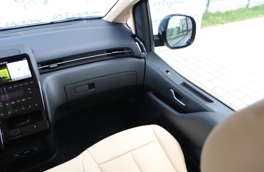 Hyundai-Staria-16T-GDi-HEV-Premium-9S-4x2-6AT-10