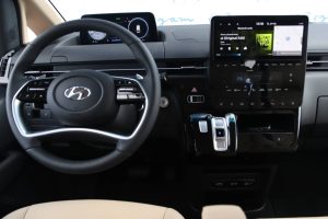 Hyundai-Staria-16T-GDi-HEV-Premium-9S-4x2-6AT-11