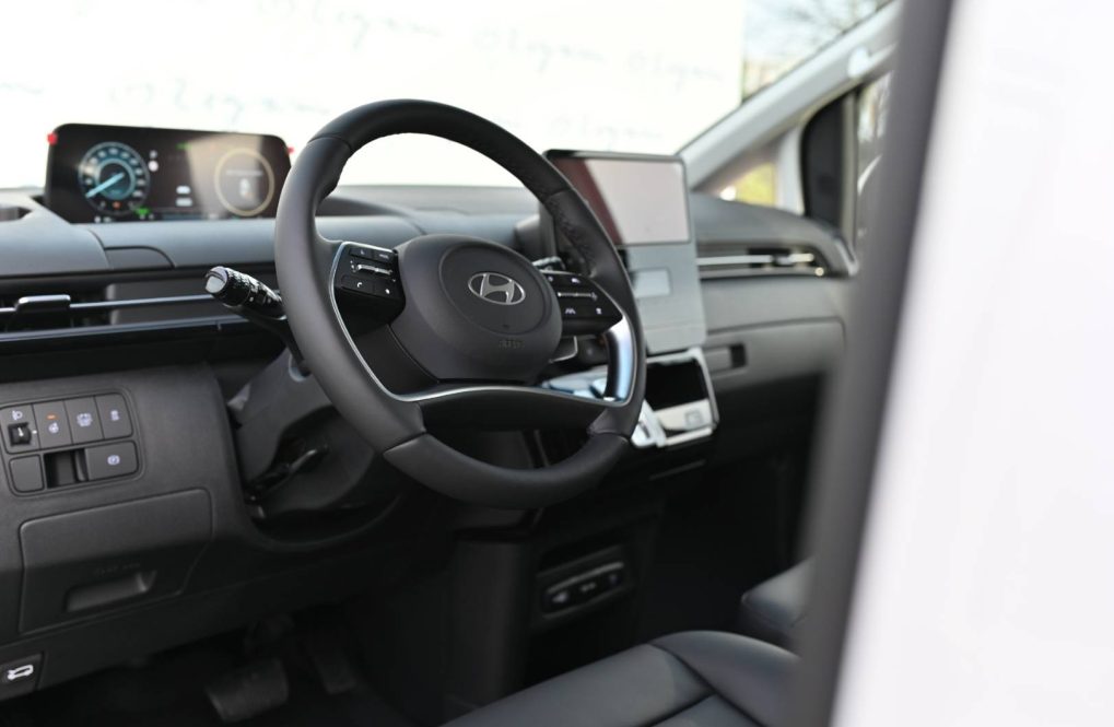 Hyundai-Staria-16T-GDi-HEV-Premium-9S-4x2-6AT-12