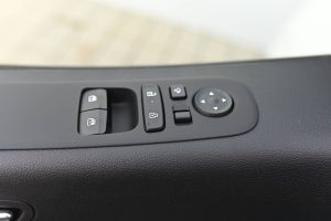 Hyundai-Staria-16T-GDi-HEV-Premium-9S-4x2-6AT-13