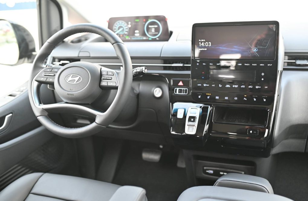 Hyundai-Staria-16T-GDi-HEV-Premium-9S-4x2-6AT-15