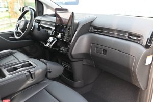 Hyundai-Staria-16T-GDi-HEV-Premium-9S-4x2-6AT-16