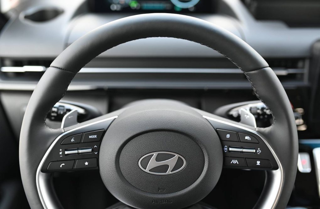 Hyundai-Staria-16T-GDi-HEV-Premium-9S-4x2-6AT-17