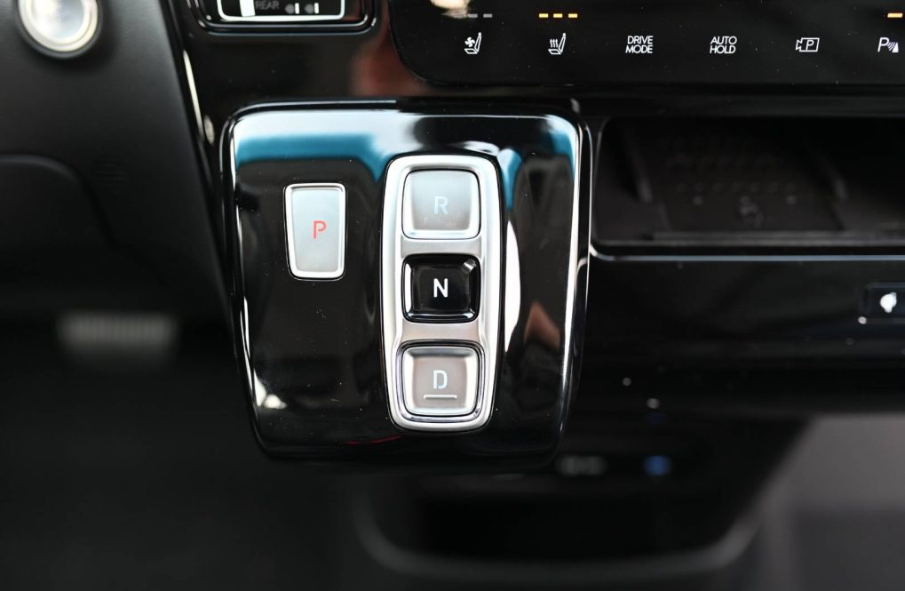 Hyundai-Staria-16T-GDi-HEV-Premium-9S-4x2-6AT-22